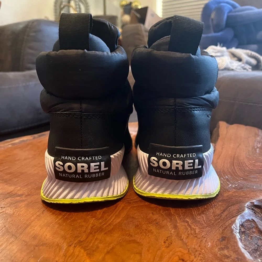 Sorel Women's Out 'N About III Puffy Zip Boot black ankle booties size 9